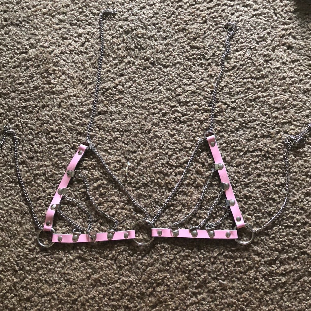 Pink chain bra - Picture 2 of 3
